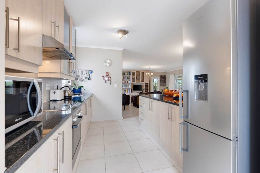 4 Bedroom Property for Sale in Sunningdale Western Cape